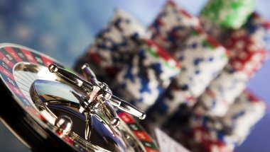 Live dealer table interface and game selection